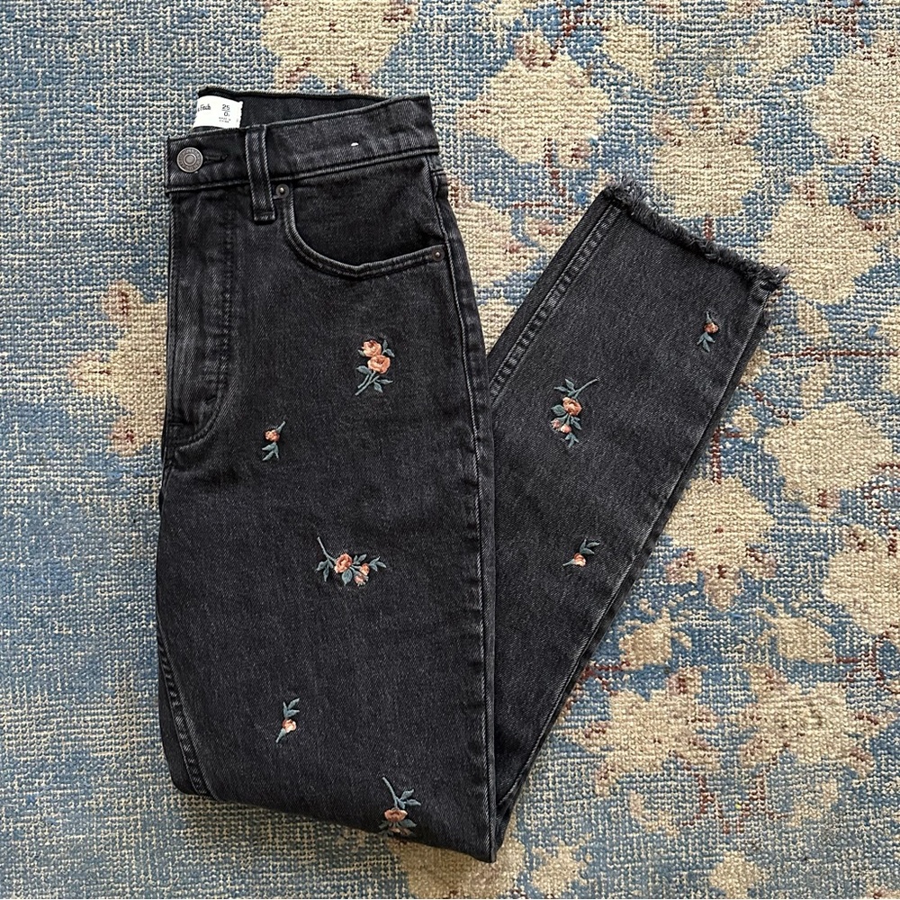 Abercrombie & Fitch The Skinny High Rise Jean 25